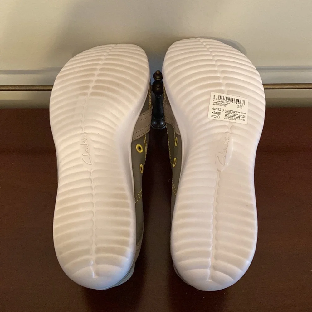 NWOT Clarks Sneakers - Picture 5 of 6